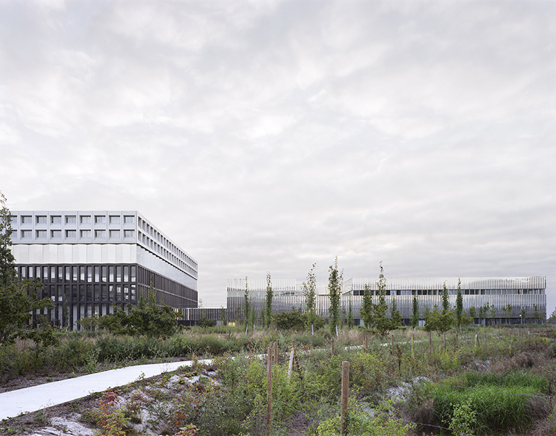 04-saclay-vuefacadeestgenerale_hd_j-bernier