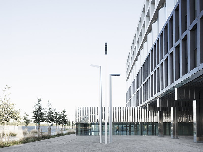 05-saclay-vue-parvis-schnepp-renou