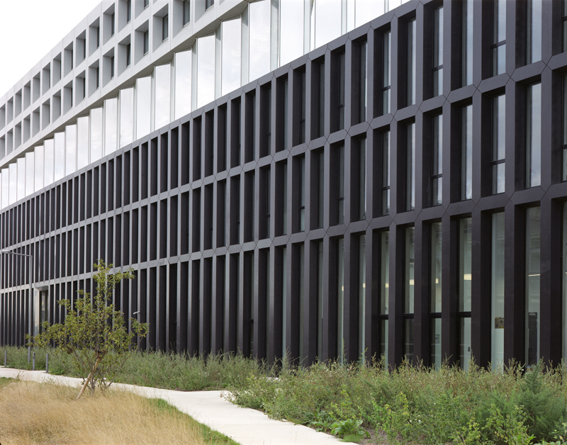 06-saclay_vuefacadeestproche_hd_j-bernier